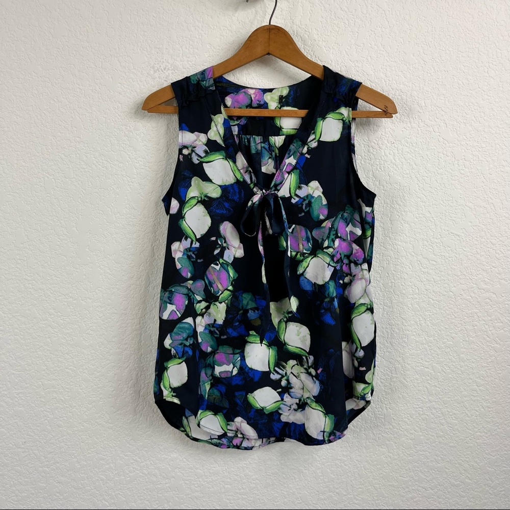 GAP Sleeveless Watercolor Tie V Neck Top